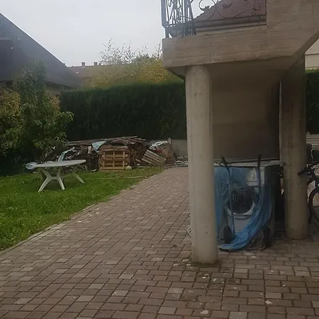 Δωμάτια σε οικογενειακή κατοικία Chez La Famille *
